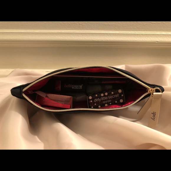 Ipsy Glam Bag - Picture 2 of 2